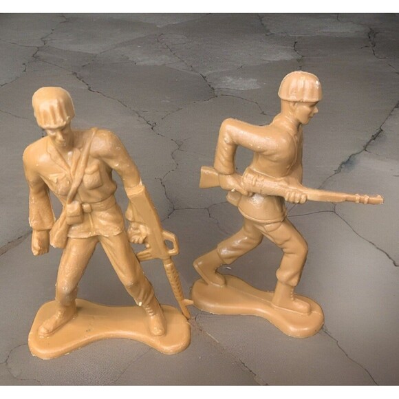 2 Greenbrier International Plastic Brown Army Men Lot 4" Tall - Picture 1 of 6